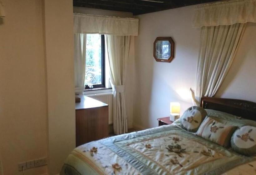 חדר משפחתי, Cotswold House