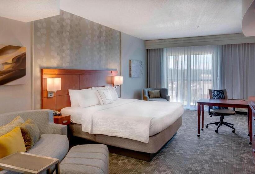 Люкс Кровать Кинг, Courtyard Statesville Mooresville/lake Norman
