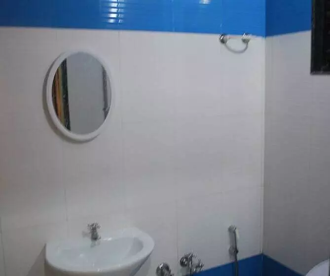 Deluxe Kolmen Hengen Huone, Disha Palace