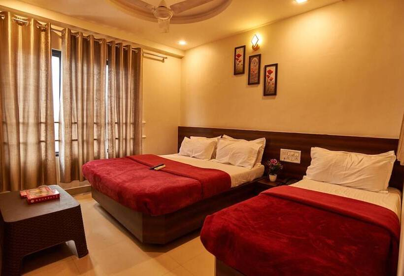 غرفة ديلوكس ثلاثية, Disha Palace