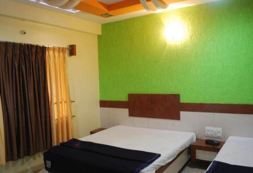 غرفة ديلوكس ثلاثية, Disha Palace