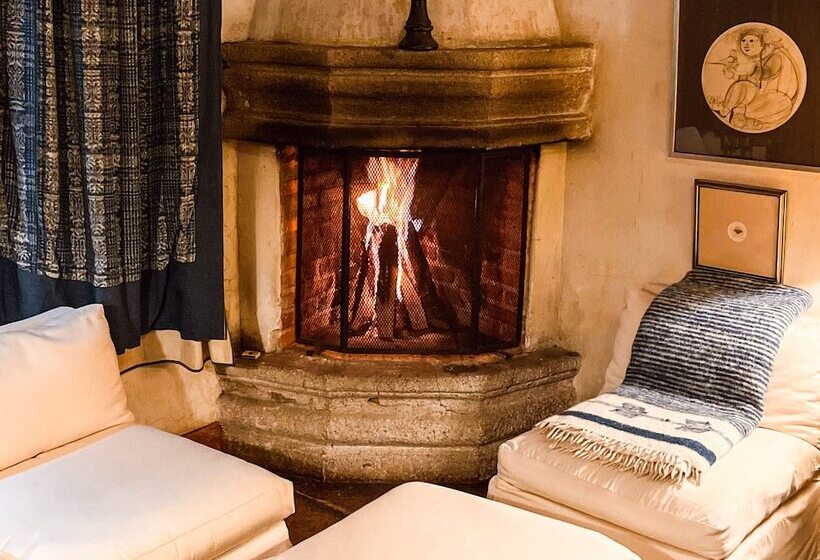 سوییت جونیور, Posada Del Angel