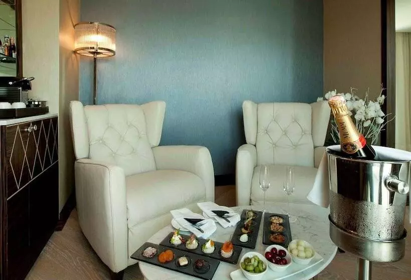 景色の見えるスイートルーム, Radisson Blu Hotel Istanbul Pera