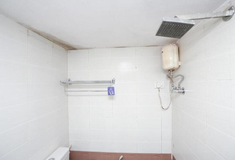 חדר דלוקס, Om Residency