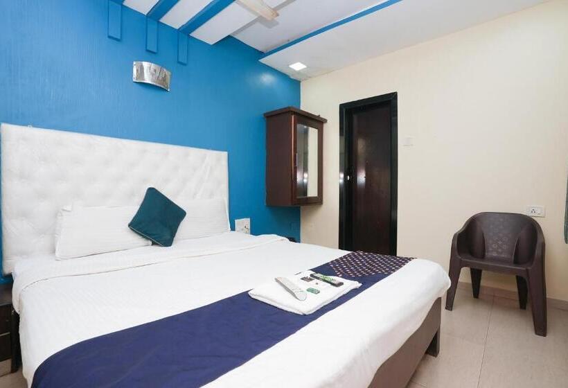 חדר דלוקס, Om Residency