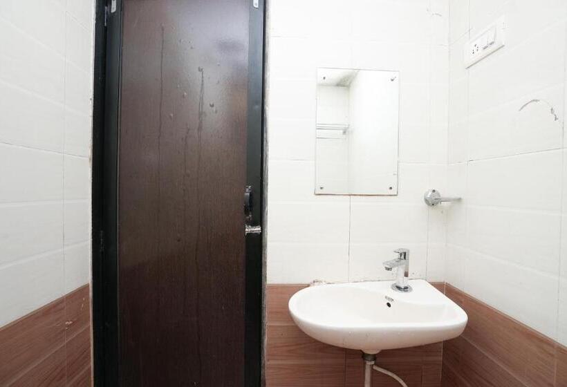 חדר דלוקס, Om Residency