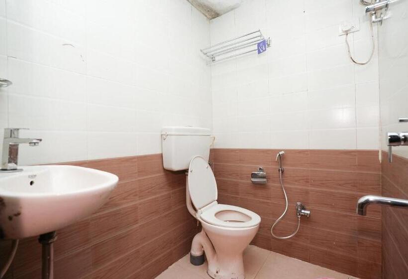 חדר דלוקס, Om Residency