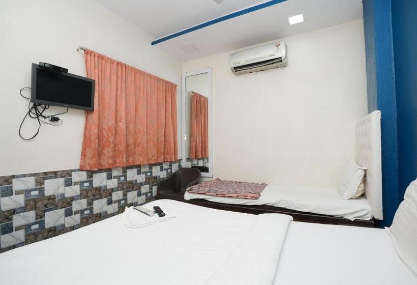 חדר משפחתי דלוקס, Om Residency