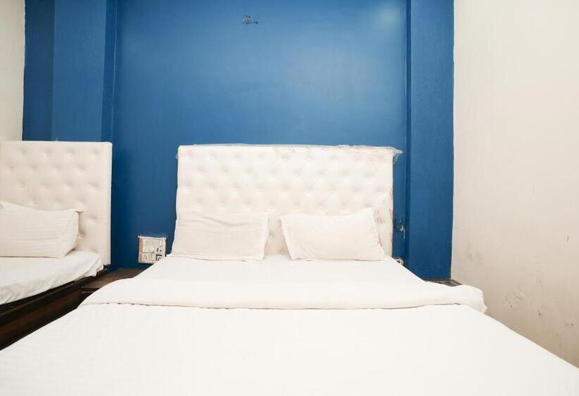 חדר משפחתי דלוקס, Om Residency