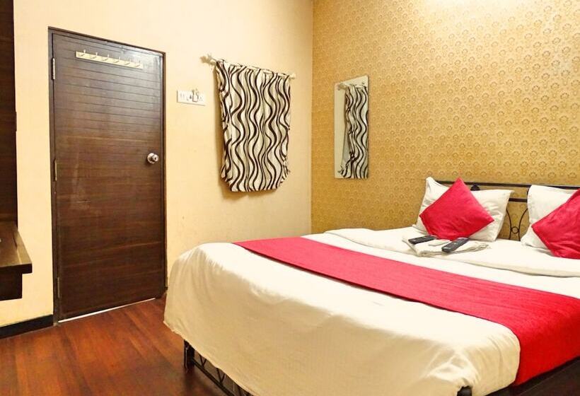 חדר דלוקס, Om Residency