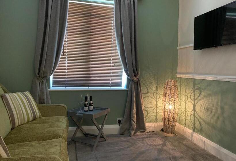 חדר דלוקס, The Headlands