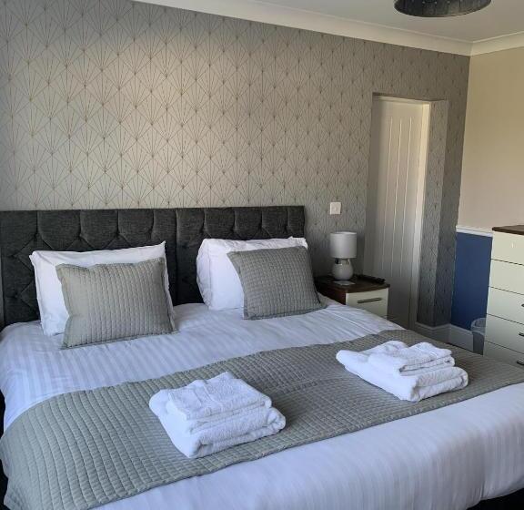 חדר סופריור, The Headlands