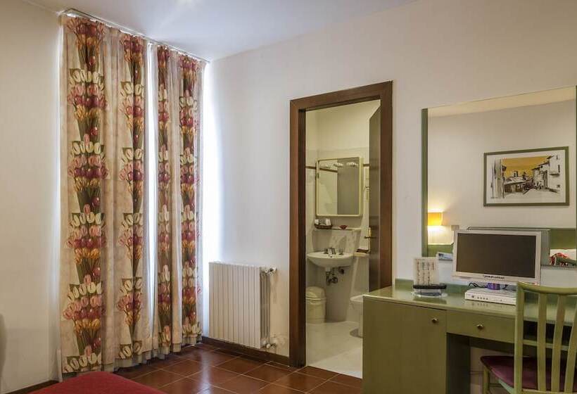 غرفة قياسية ثلاثية, Villa Del Cardinale