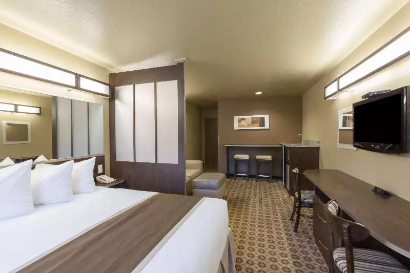 キングサイズベッドのスイートルーム, Microtel Inn & Suites By Wyndham Searcy
