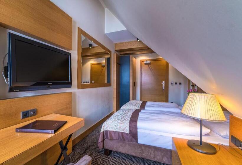 اتاق اکونومی, Grand Nosalowy Dwor