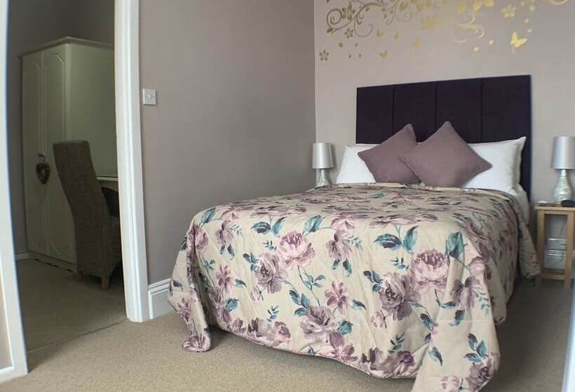 חדר דלוקס, Two Beaches