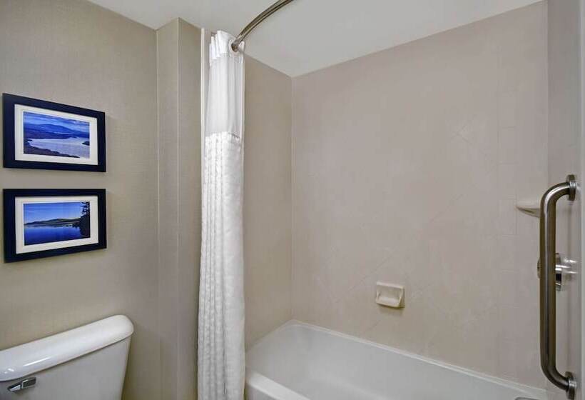 جناح, Comfort Inn & Suites