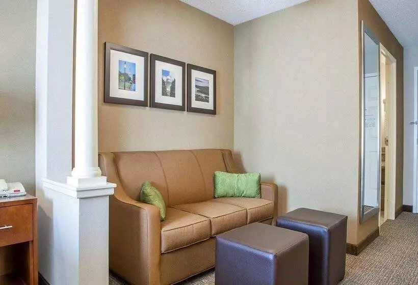 スイート, Comfort Suites West Warwick  Providence