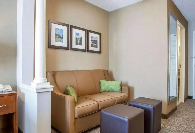 キングサイズベッドのスイートルーム, Comfort Suites West Warwick  Providence