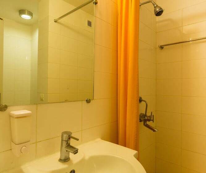 غرفة قياسية, Ginger  Nashik