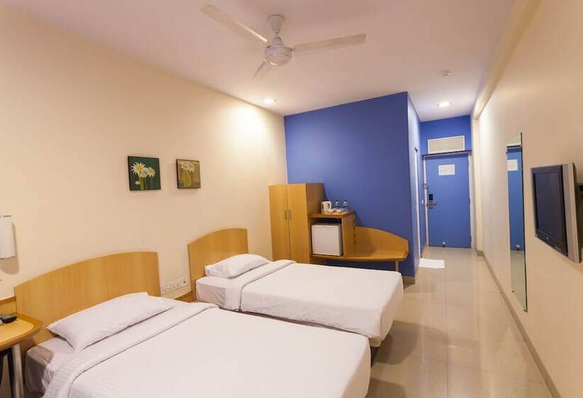 غرفة قياسية, Ginger  Nashik