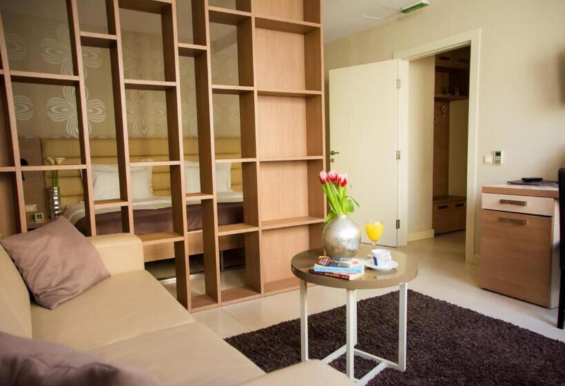 اتاق لوکس, Srbija Garden Free Parking