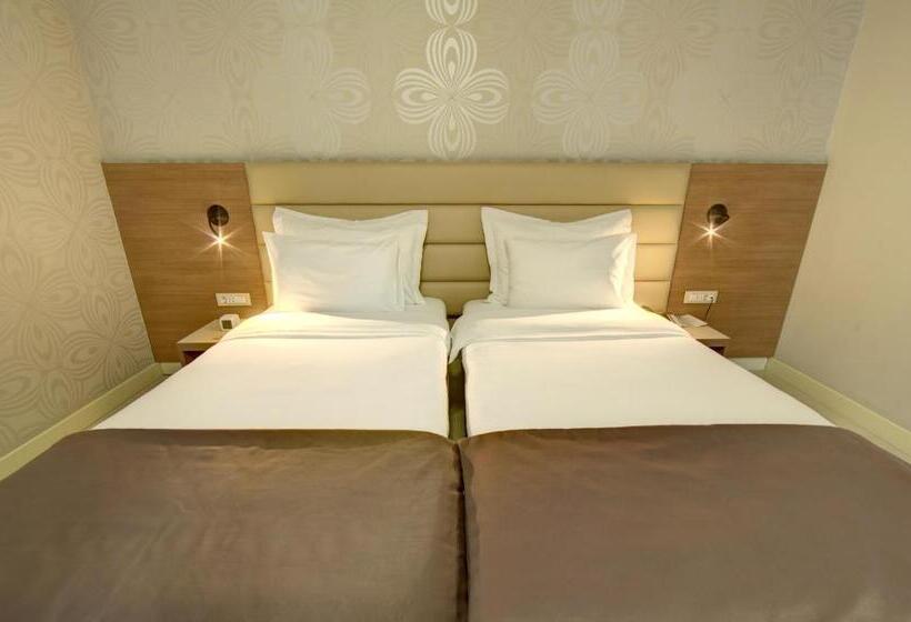 اتاق لوکس, Srbija Garden Free Parking