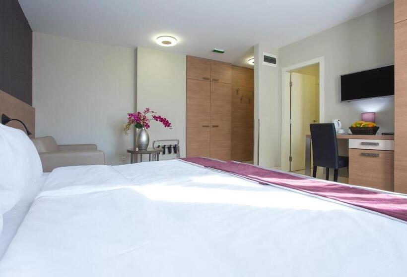 اتاق سوپریور, Srbija Garden Free Parking