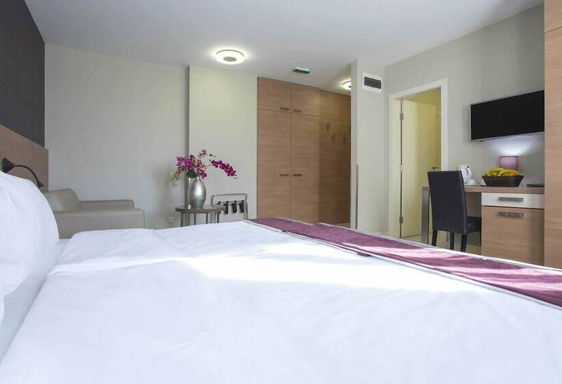 اتاق سوپریور, Srbija Garden Free Parking