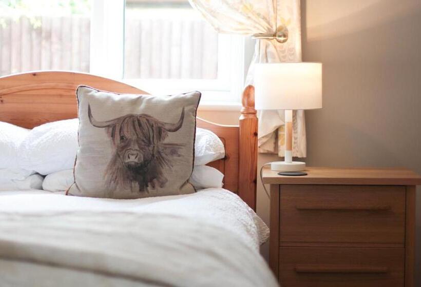 إستوديو قياسى, The Five Dials Inn