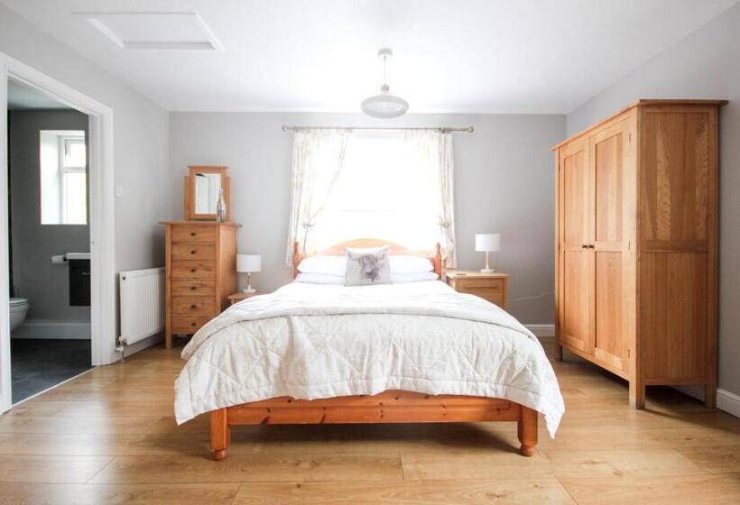 إستوديو قياسى, The Five Dials Inn