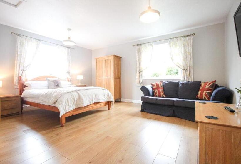 إستوديو قياسى, The Five Dials Inn