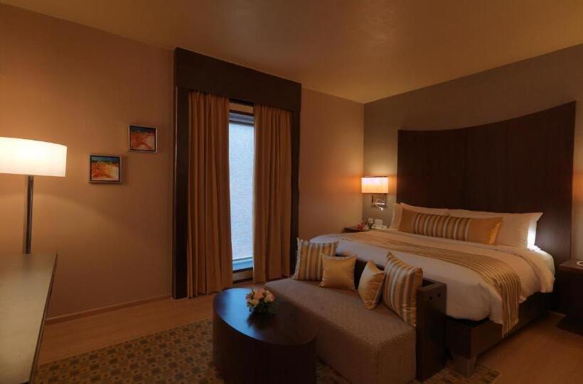 غرفة ديلوكس, The Quorum