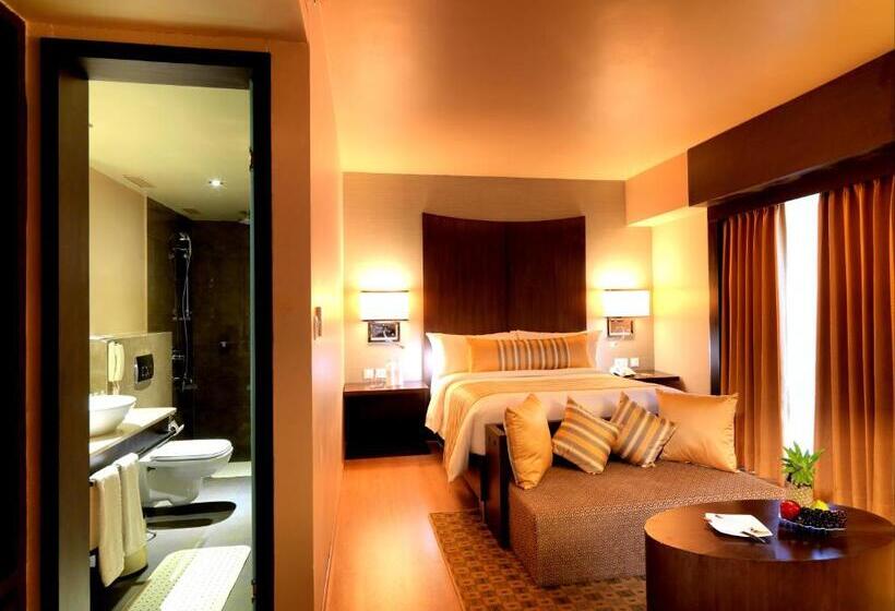 جناح ديلوكس, The Quorum