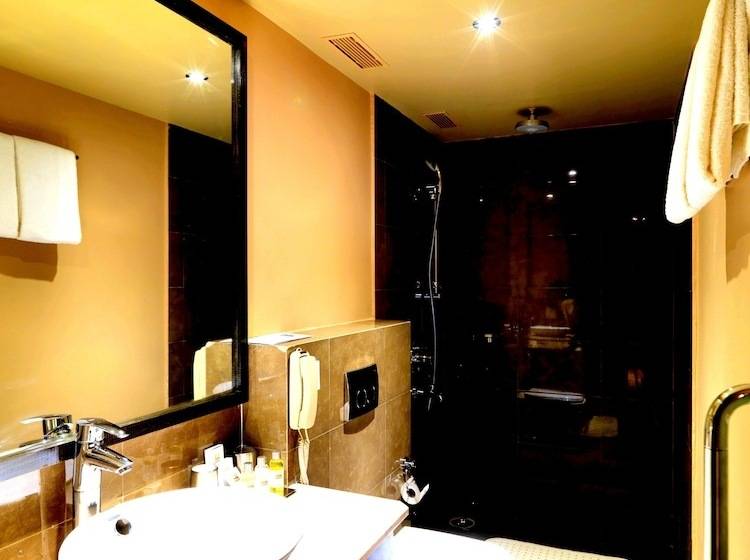 غرفة ديلوكس, The Quorum