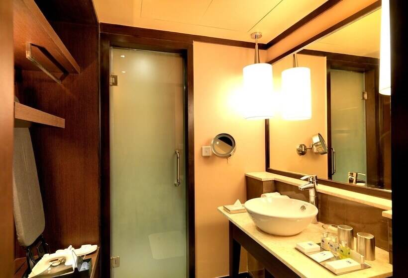 جناح ديلوكس, The Quorum