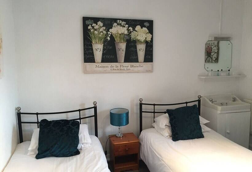 バス共有のスタンダードルーム, The Victoria