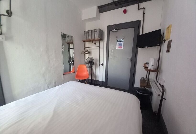 اتاق استاندارد, Vinnie S Family