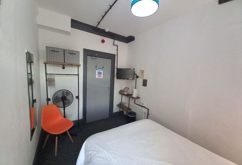 اتاق استاندارد, Vinnie S Family