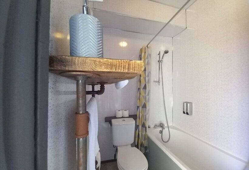 اتاق استاندارد, Vinnie S Family