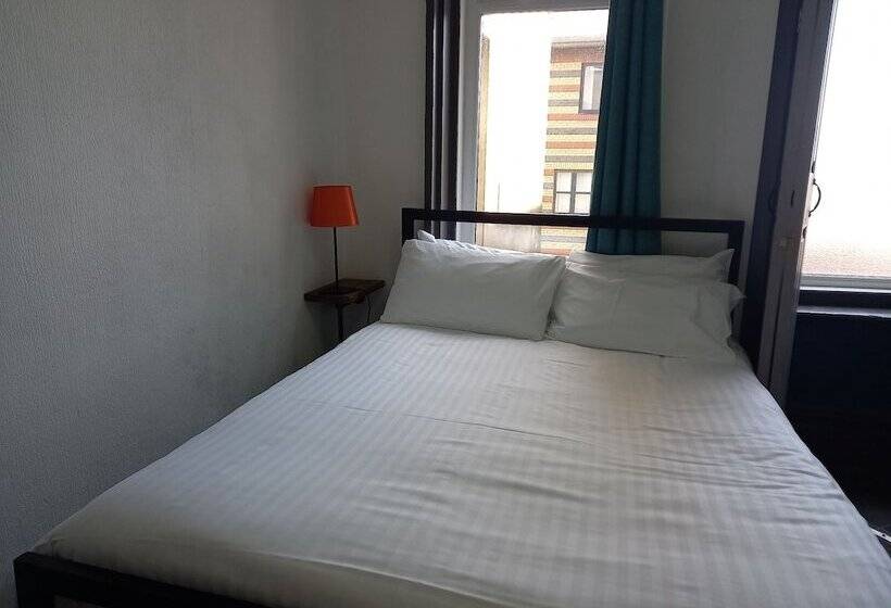 اتاق استاندارد, Vinnie S Family