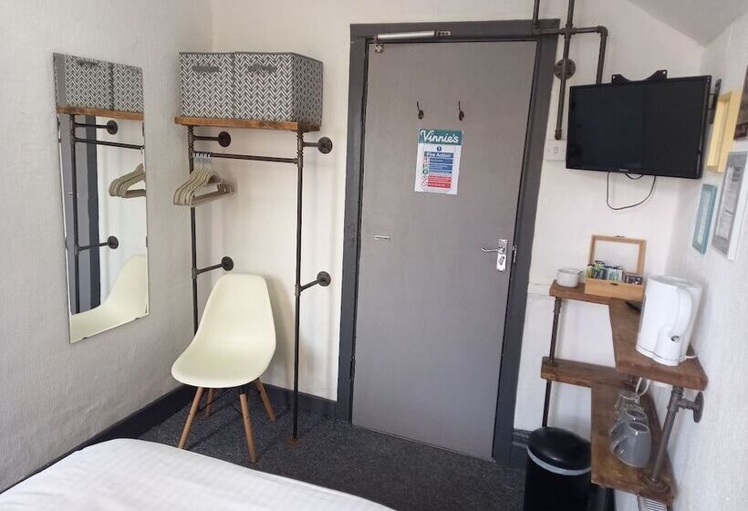 اتاق استاندارد, Vinnie S Family