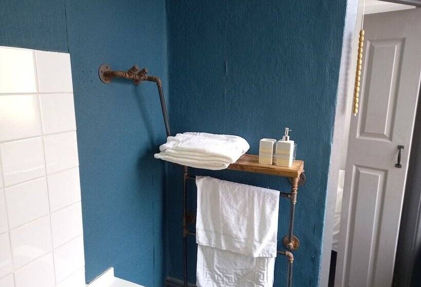 اتاق استاندارد, Vinnie S Family