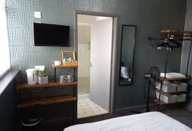 اتاق استاندارد, Vinnie S Family