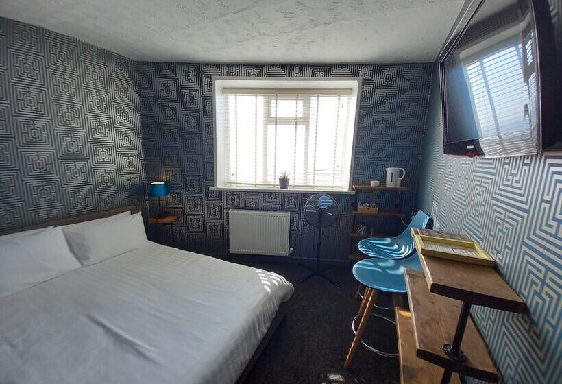 اتاق استاندارد با چشم‌انداز دریا, Vinnie S Family