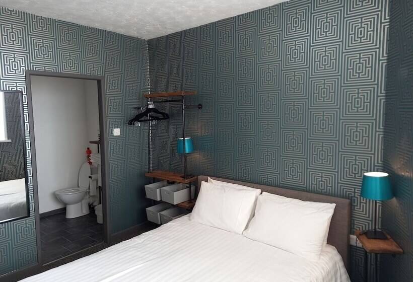 اتاق استاندارد با چشم‌انداز دریا, Vinnie S Family