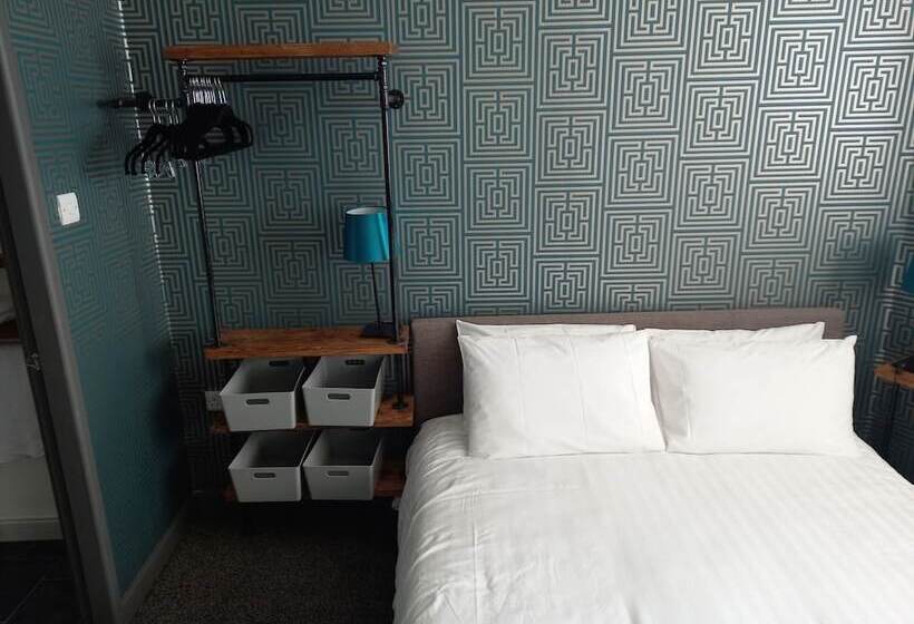 اتاق استاندارد با چشم‌انداز دریا, Vinnie S Family