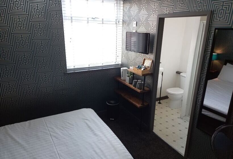 اتاق استاندارد, Vinnie S Family