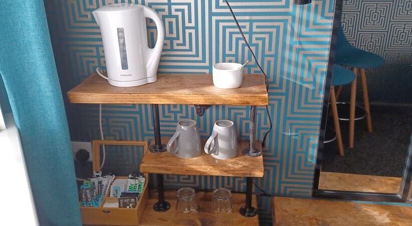 اتاق استاندارد با چشم‌انداز دریا, Vinnie S Family