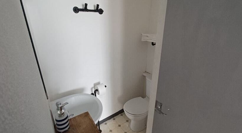 اتاق استاندارد با چشم‌انداز دریا, Vinnie S Family